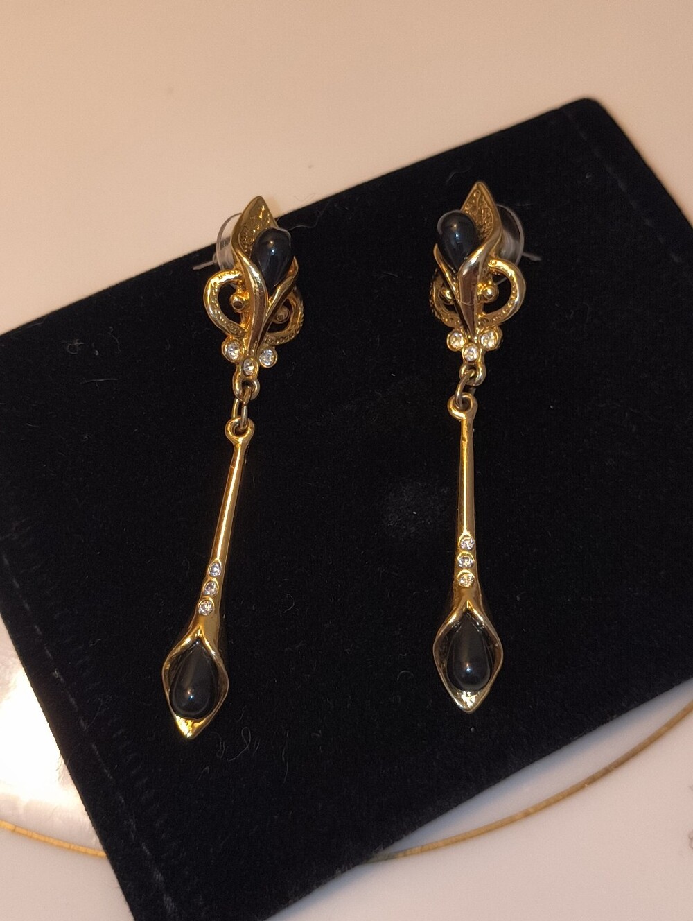 Vtg 80s 90s Art Nouveau Revival Bold Gold Plated Jet Black Dangle Earrings